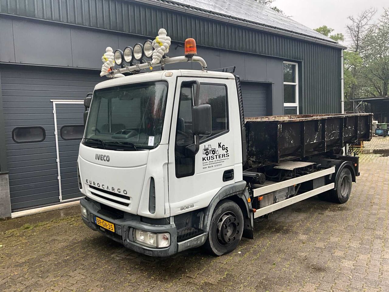 2004 IVECO EUROCARGO 80E18 TRUCK - Camión: foto 1 2004 IVECO EUROCARGO 80E18 TRUCK - Camión: foto 1