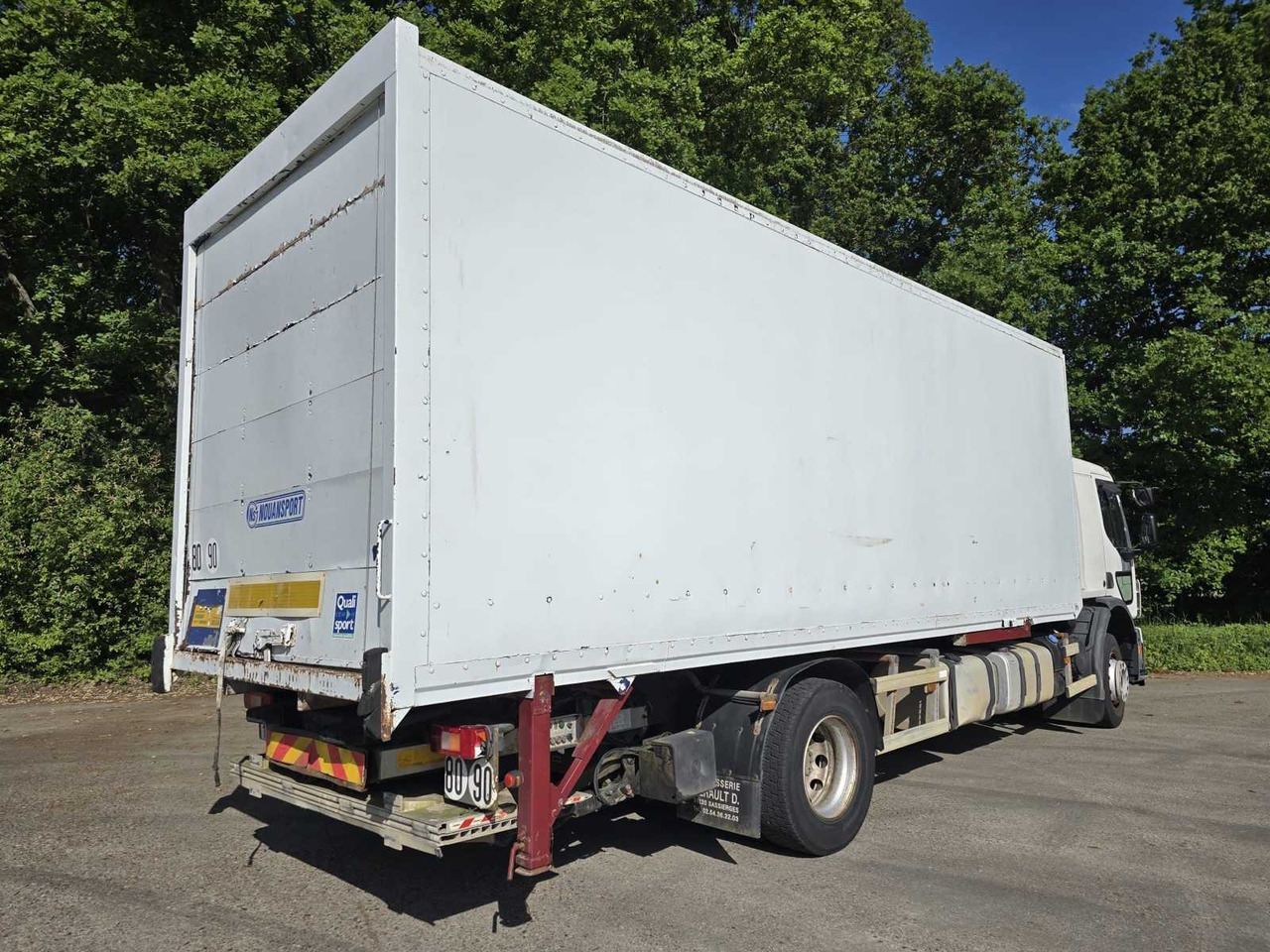 2010 VOLVO FE260 - RIGID WITH TAILGATE - 7.1L DIESEL – AIR-CONDITIONED - Camión: foto 4 2010 VOLVO FE260 - RIGID WITH TAILGATE - 7.1L DIESEL – AIR-CONDITIONED - Camión: foto 4