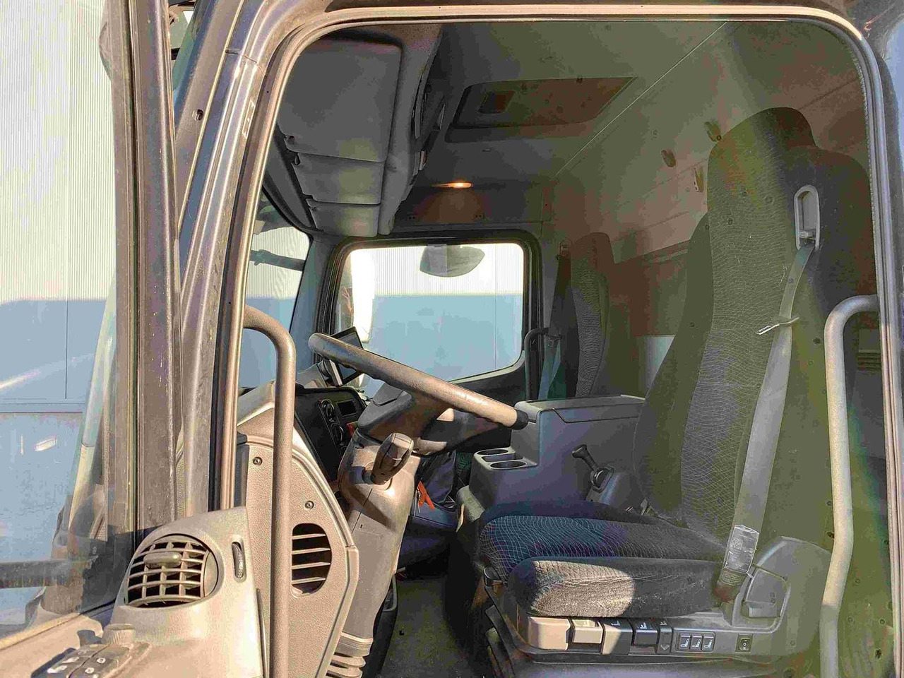 2014 MERCEDES-BENZ ATEGO TRUCK WITH TAILGATE - Camión: foto 4 2014 MERCEDES-BENZ ATEGO TRUCK WITH TAILGATE - Camión: foto 4