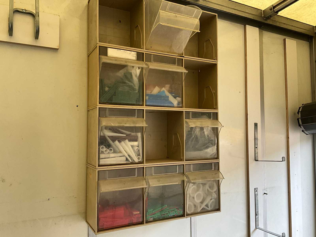 IVECO 50-C17 GLASS TRUCK WITH WORKSHOP EQUIPMENT AND GLASS RACKS (ELECTRICALLY LOCKABLE) 185996KM YEAR OF MANUFACTURE: 2016, 34-BHD-8 - Camión: foto 4 IVECO 50-C17 GLASS TRUCK WITH WORKSHOP EQUIPMENT AND GLASS RACKS (ELECTRICALLY LOCKABLE) 185996KM YEAR OF MANUFACTURE: 2016, 34-BHD-8 - Camión: foto 4