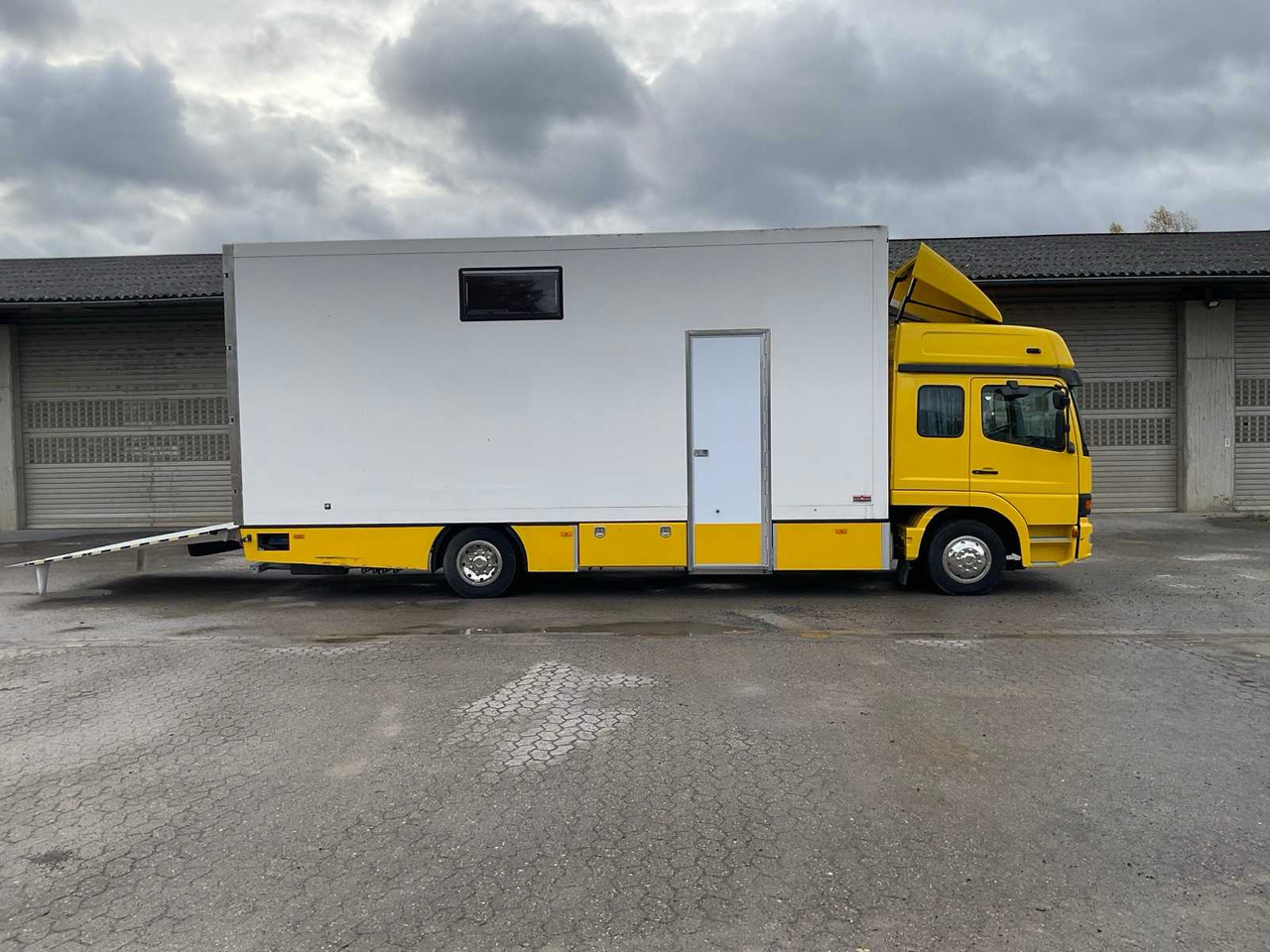 MERCEDES-BENZ - ATEGO 1328 - RACING TRANSPORTER WITH BOX BODY, ROADWORTHY, INSPECTION DESIRED - Camión: foto 5 MERCEDES-BENZ - ATEGO 1328 - RACING TRANSPORTER WITH BOX BODY, ROADWORTHY, INSPECTION DESIRED - Camión: foto 5