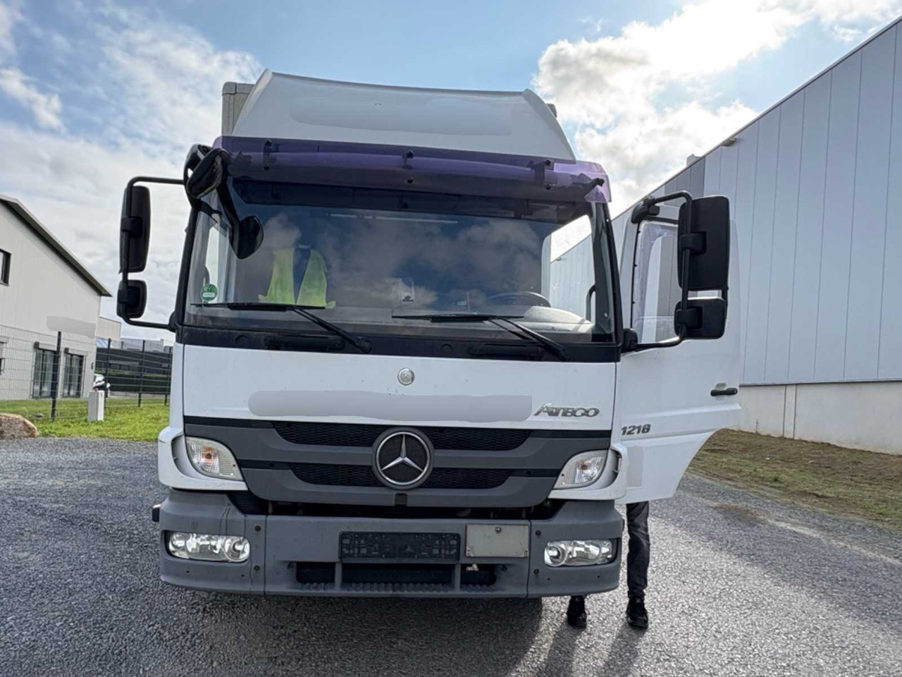 MERCEDES BENZ ATEGO 818 BOX TRUCK WITH TAIL LIFT - Camión: foto 3 MERCEDES BENZ ATEGO 818 BOX TRUCK WITH TAIL LIFT - Camión: foto 3