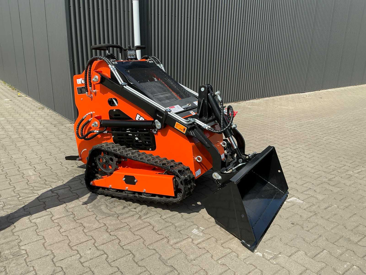 Minicargadora de cadenas EGN EG36C MINI LOADER / SKID STEER LOADER ON TRACKS: foto 25