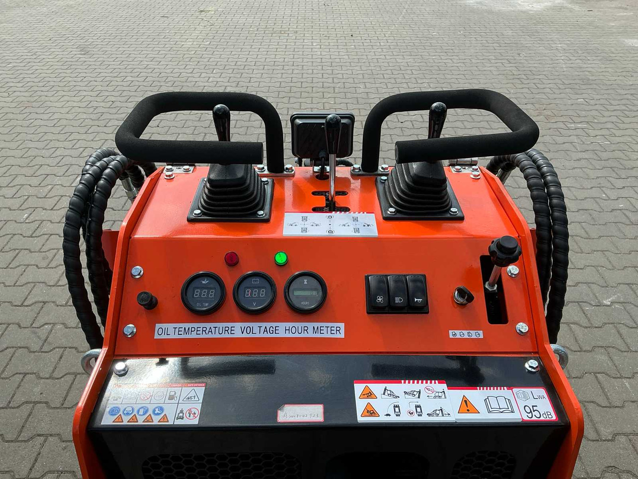 Minicargadora de cadenas EGN EG36C MINI LOADER / SKID STEER LOADER ON TRACKS: foto 15