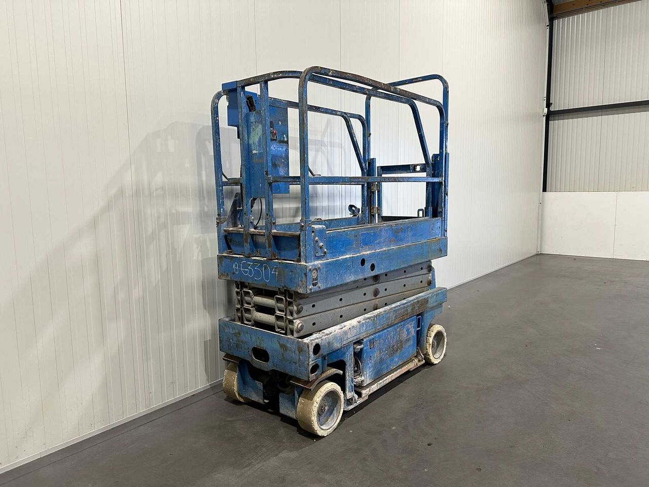 ELECTRIC SCISSOR LIFT 8 METERS - Plataforma elevadora: foto 2 ELECTRIC SCISSOR LIFT 8 METERS - Plataforma elevadora: foto 2