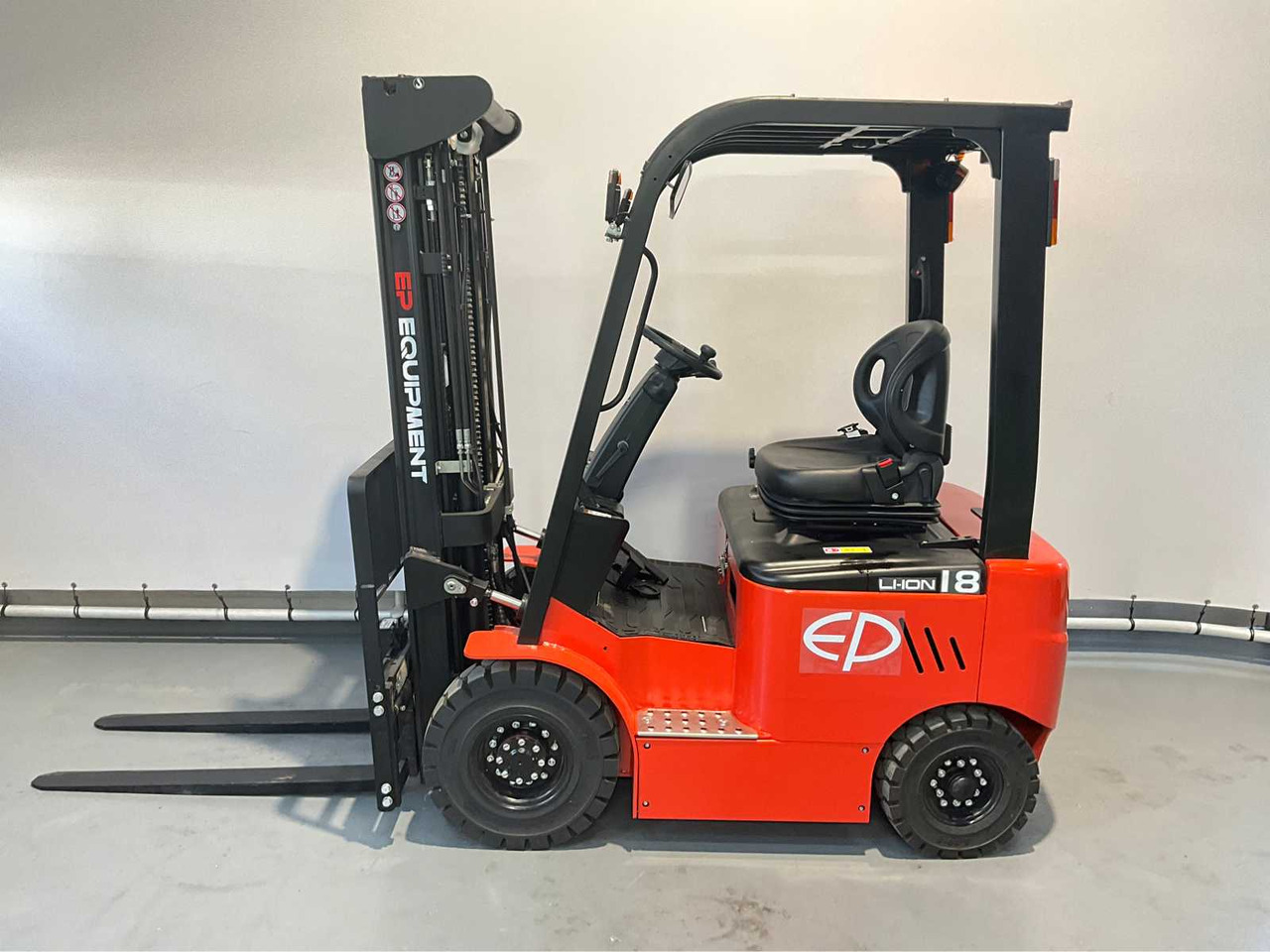 EP - EFL 181 - 4.8 METER TRIPLEX, LI-ION, FREE-LIFT, SIDE-SHIFT - FORKLIFT - Carretilla elevadora: foto 2 EP - EFL 181 - 4.8 METER TRIPLEX, LI-ION, FREE-LIFT, SIDE-SHIFT - FORKLIFT - Carretilla elevadora: foto 2