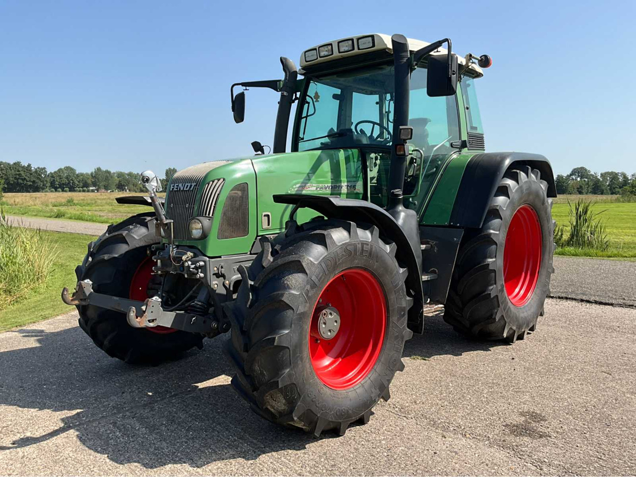 Fendt 2001 FENDT FAVORIT 716 VARIO ALL-WHEEL DRIVE FARM TRACTOR - Tractor: foto 2 Fendt 2001 FENDT FAVORIT 716 VARIO ALL-WHEEL DRIVE FARM TRACTOR - Tractor: foto 2