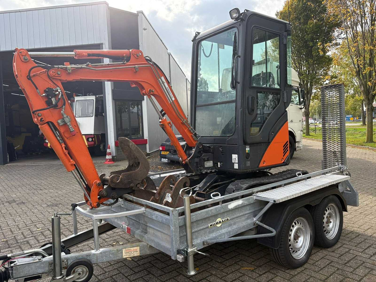 Hitachi HITACHI - ZX17U-2 - MINI EXCAVATOR INCL. ADHERENT - Miniexcavadora: foto 2 Hitachi HITACHI - ZX17U-2 - MINI EXCAVATOR INCL. ADHERENT - Miniexcavadora: foto 2