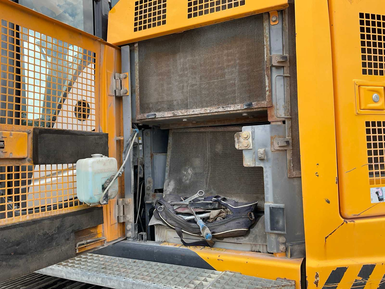 Excavadora de cadenas Hitachi ZX225USLC-5B: foto 42