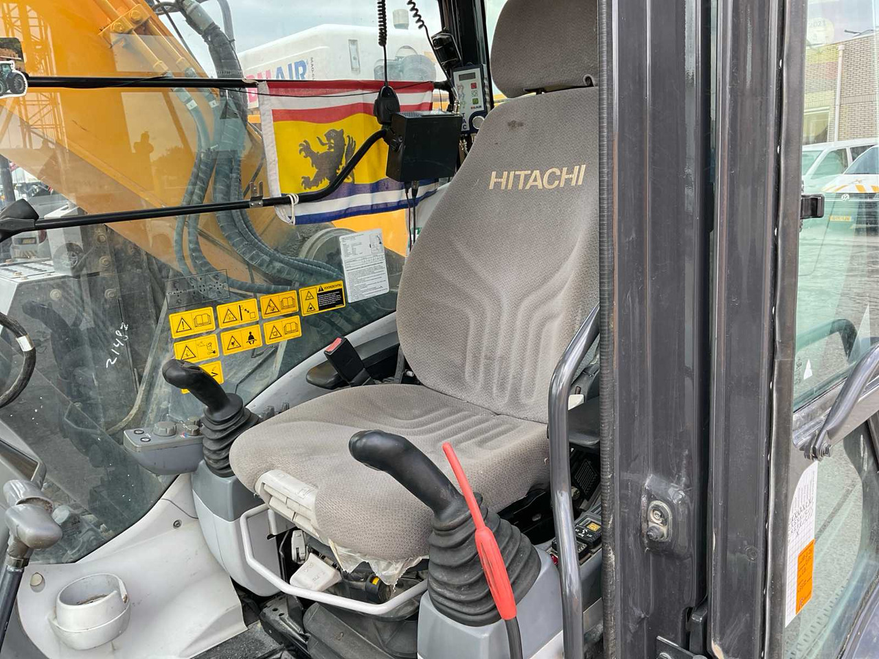 Excavadora de cadenas Hitachi ZX225USLC-5B: foto 31