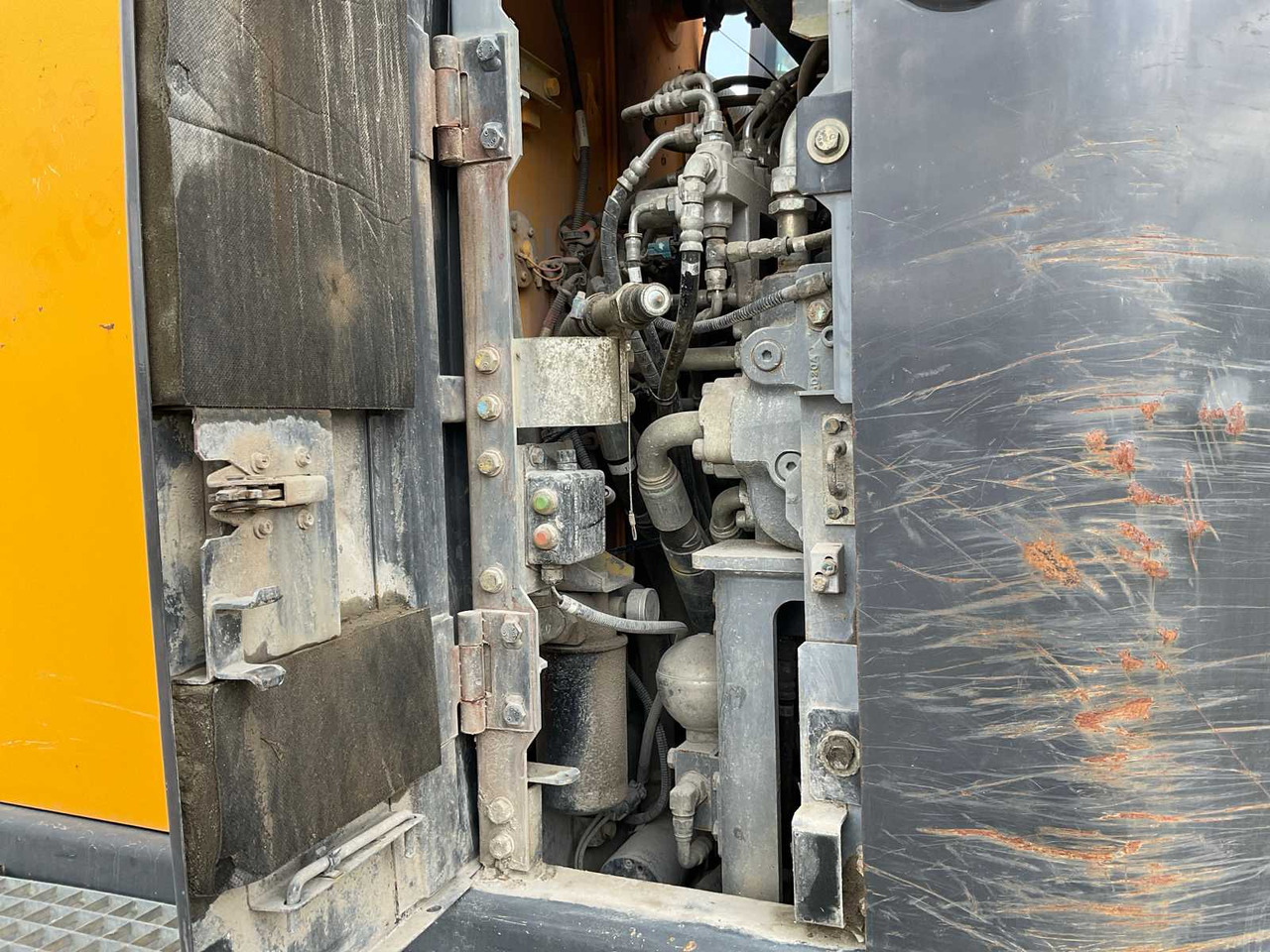 Excavadora de cadenas Hitachi ZX225USLC-5B: foto 45