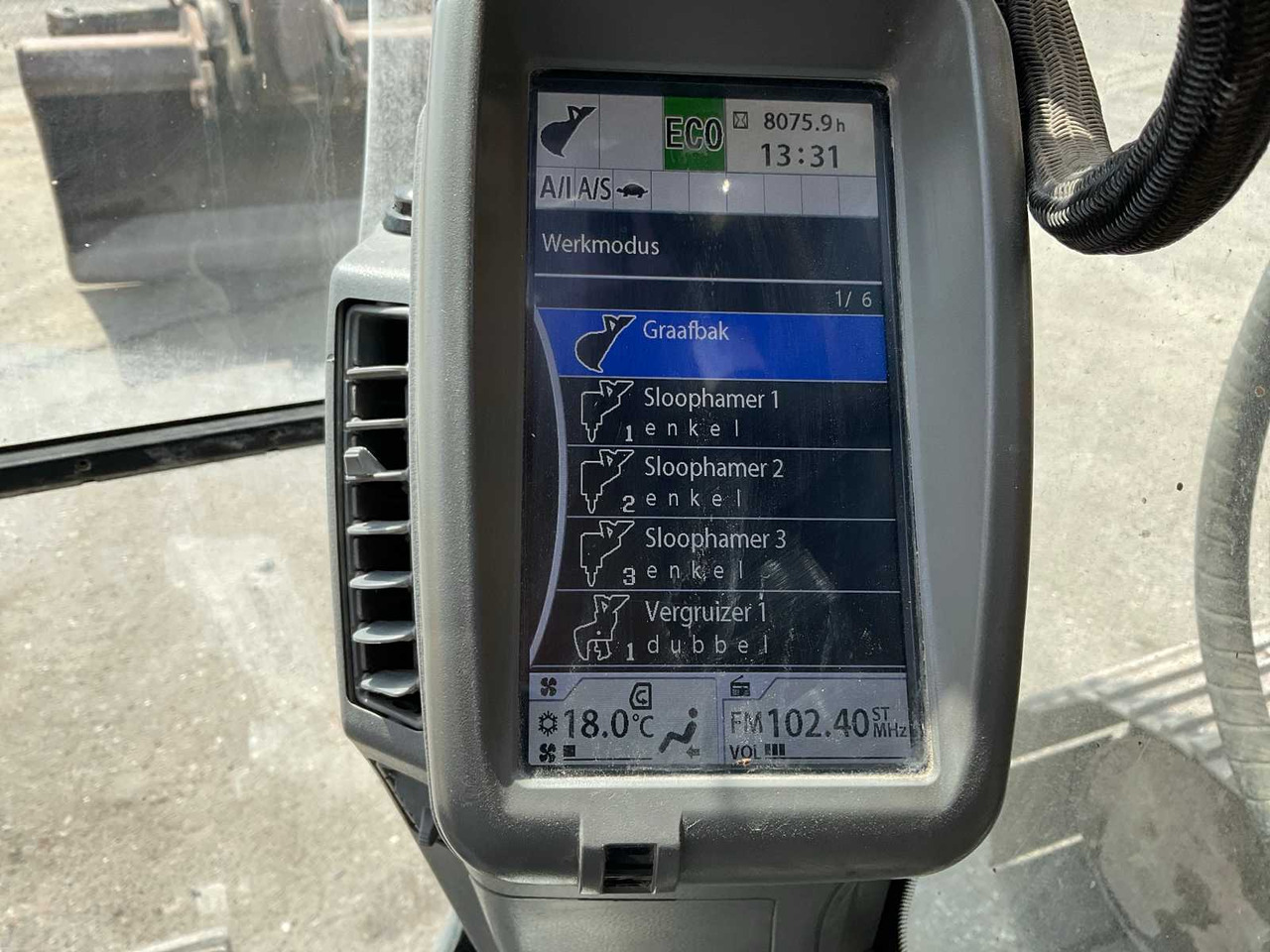 Excavadora de cadenas Hitachi ZX225USLC-5B: foto 37