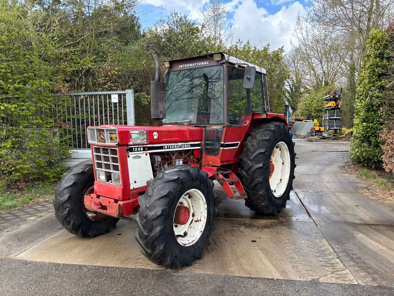 INTERNATIONAL 1246 4WD ALL-WHEEL DRIVE FARM TRACTOR - Tractor: foto 1 INTERNATIONAL 1246 4WD ALL-WHEEL DRIVE FARM TRACTOR - Tractor: foto 1