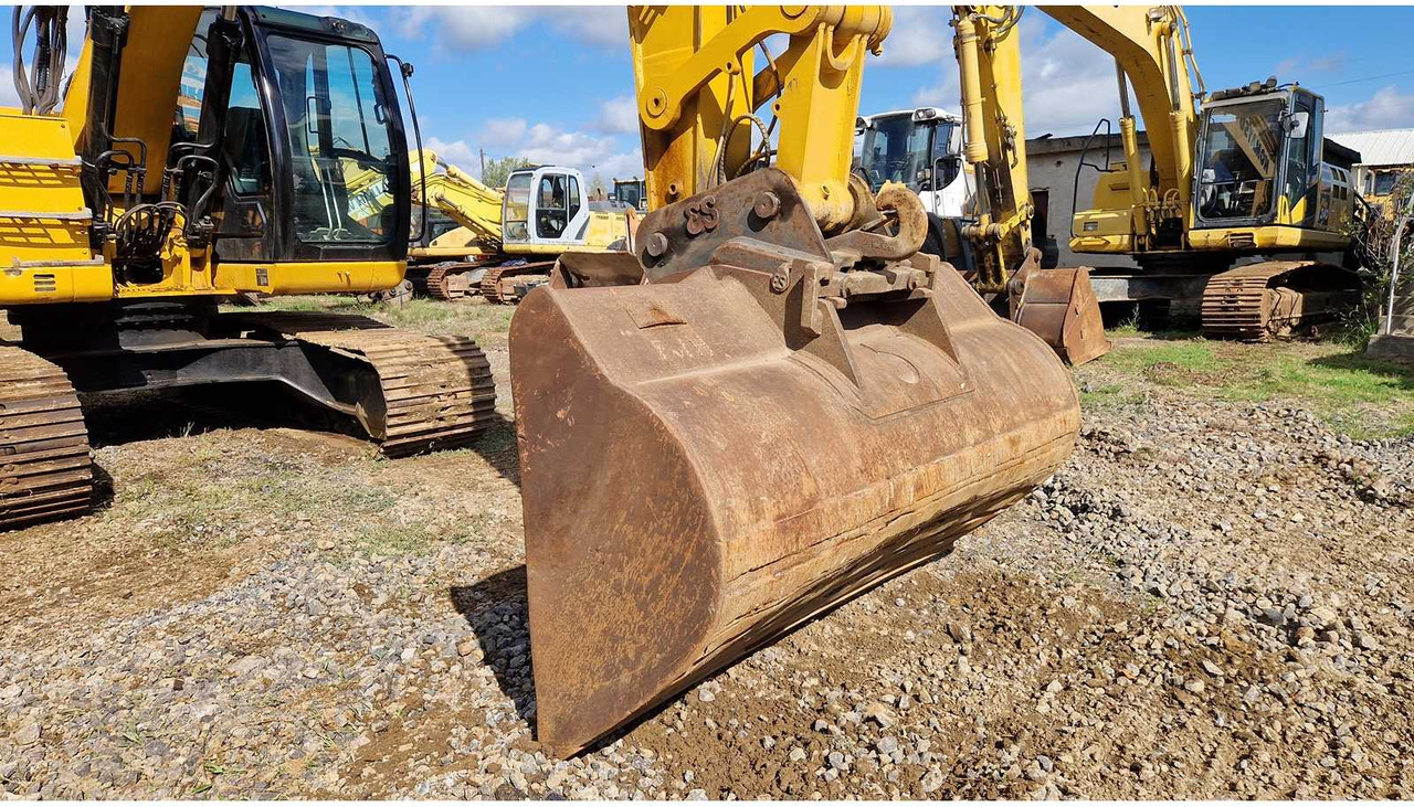 Excavadora de cadenas JCB JZ235LC: foto 16