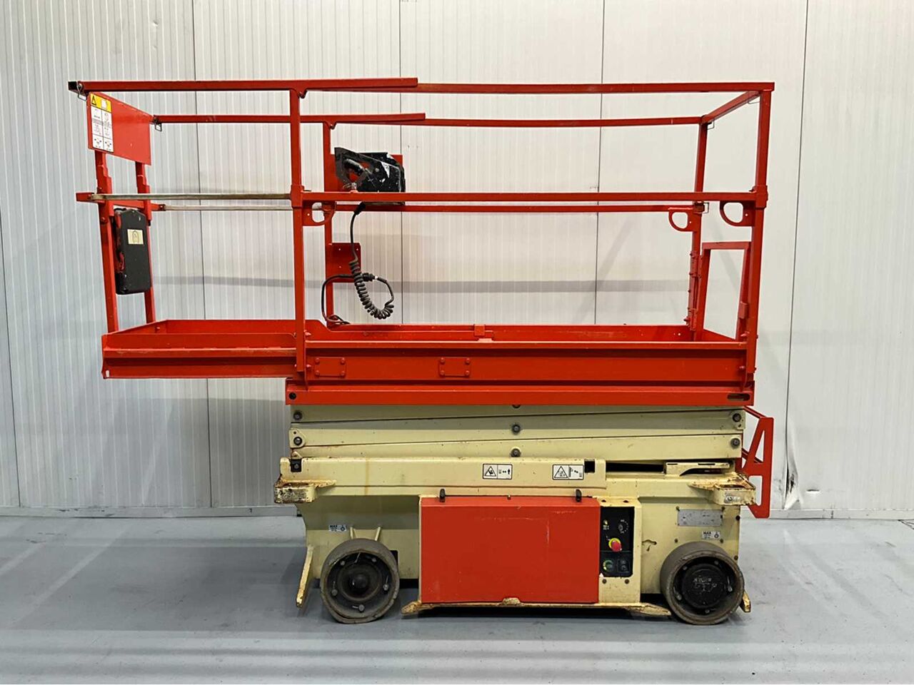 JLG 6RS - AERIAL PLATFORM - WORKING HEIGHT 7.8M -440 HOURS- EXTENDABLE TO 2.55M SCISSOR LIFT - Plataforma elevadora: foto 5 JLG 6RS - AERIAL PLATFORM - WORKING HEIGHT 7.8M -440 HOURS- EXTENDABLE TO 2.55M SCISSOR LIFT - Plataforma elevadora: foto 5