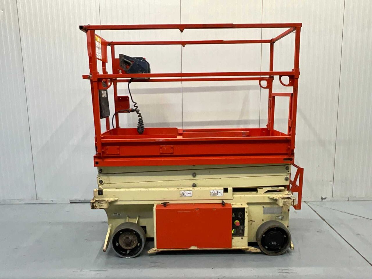 JLG 6RS AERIAL WORK PLATFORM - WORKING HEIGHT 7.8M - EXTENDABLE TO 2.55M - 275 HOURS - Plataforma elevadora: foto 5 JLG 6RS AERIAL WORK PLATFORM - WORKING HEIGHT 7.8M - EXTENDABLE TO 2.55M - 275 HOURS - Plataforma elevadora: foto 5