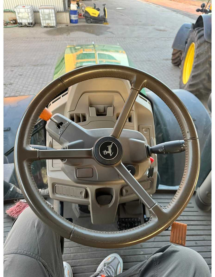 JOHN DEERE 6R 250 - E18 - Tractor: foto 3 JOHN DEERE 6R 250 - E18 - Tractor: foto 3