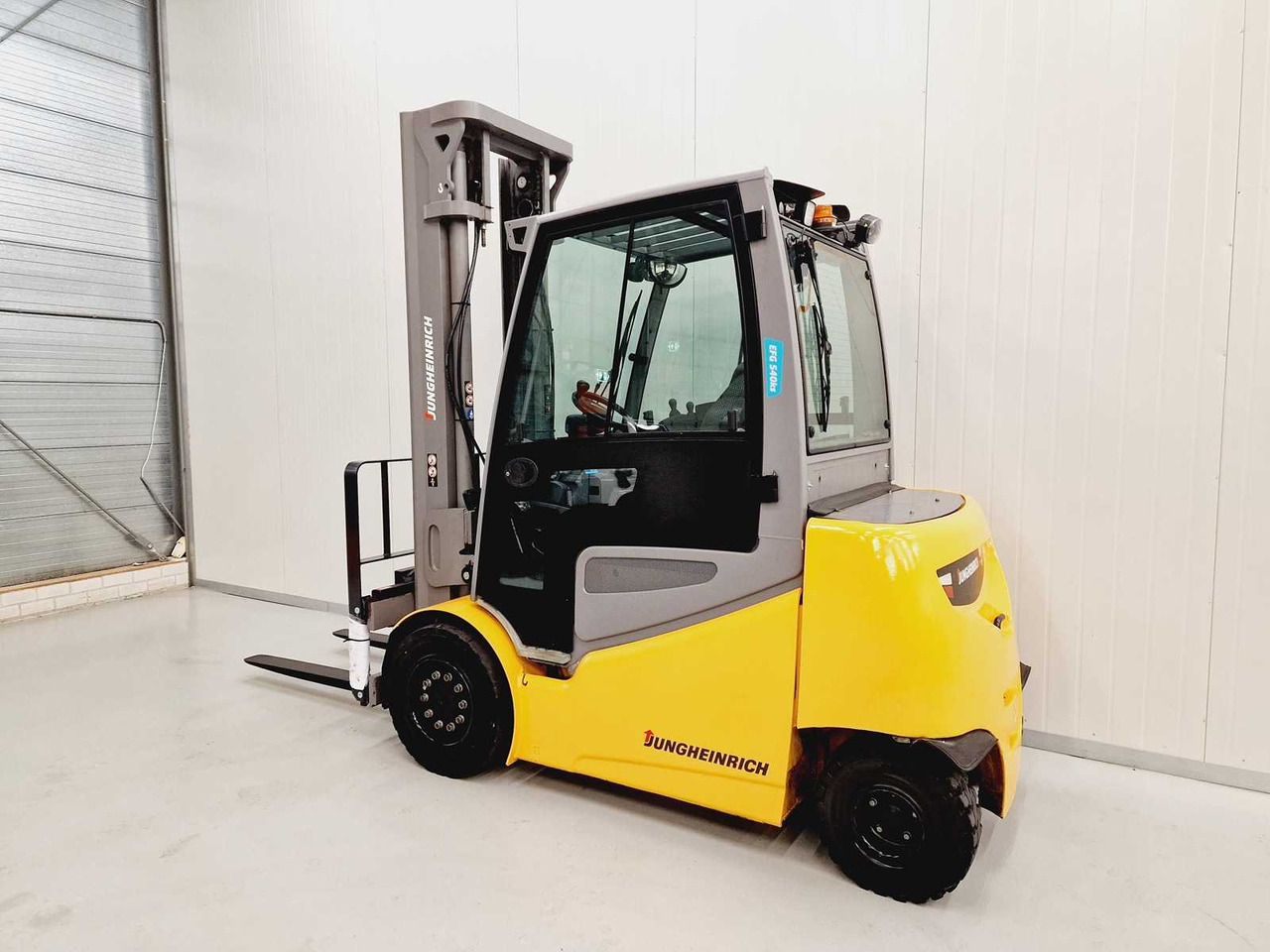 JUNGHEINRICH - 2019 - EFG 540KS - FORKLIFT - SIDE-SHIFT - 4TH FUNCTION - Carretilla elevadora: foto 3 JUNGHEINRICH - 2019 - EFG 540KS - FORKLIFT - SIDE-SHIFT - 4TH FUNCTION - Carretilla elevadora: foto 3