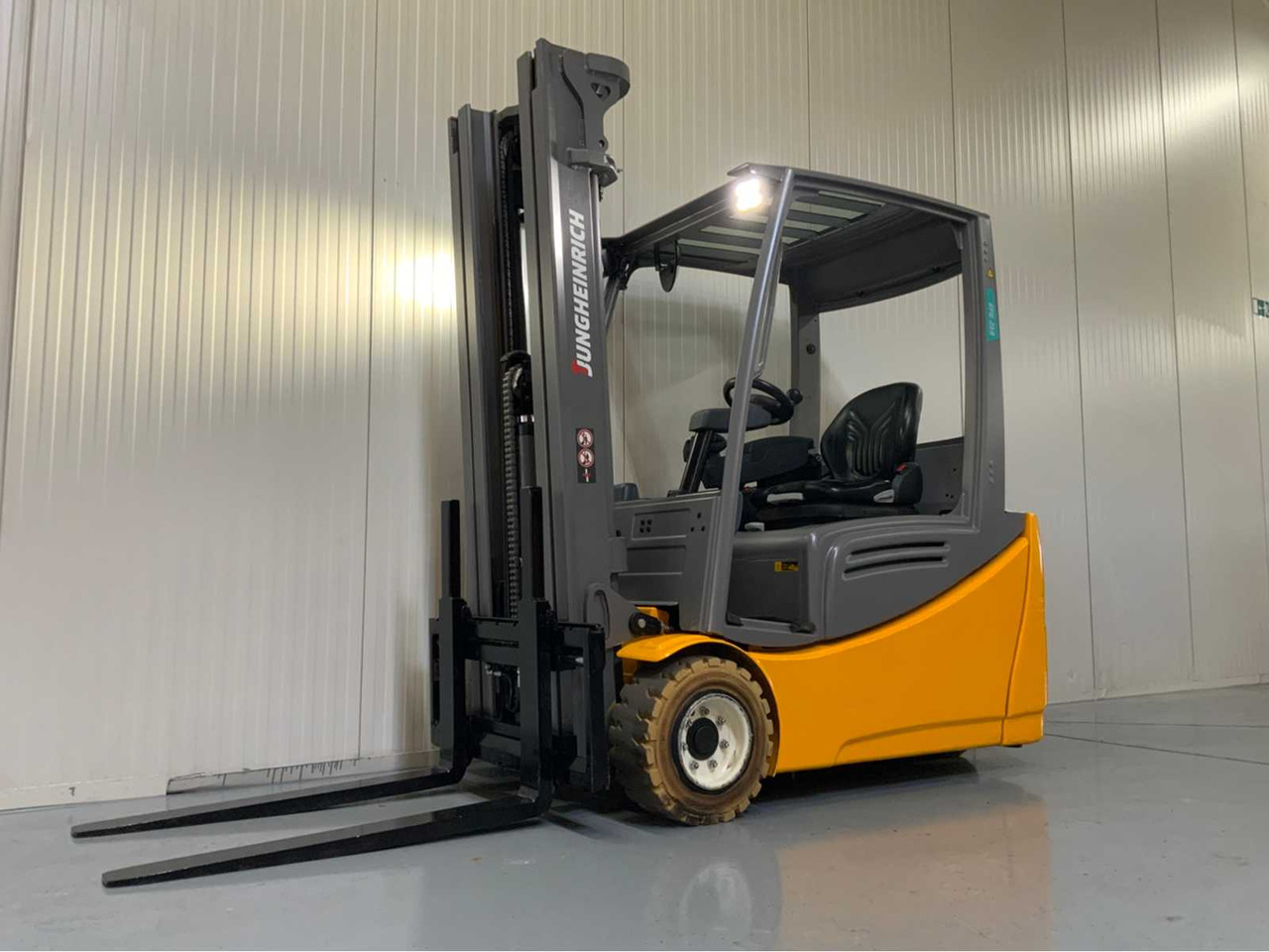JUNGHEINRICH EFG218 - 4.8M TRIPLEX, FREE-LIFT, SIDE-SHIFT, FINGERTIP STEERING - FORKLIFT - Carretilla elevadora: foto 1 JUNGHEINRICH EFG218 - 4.8M TRIPLEX, FREE-LIFT, SIDE-SHIFT, FINGERTIP STEERING - FORKLIFT - Carretilla elevadora: foto 1