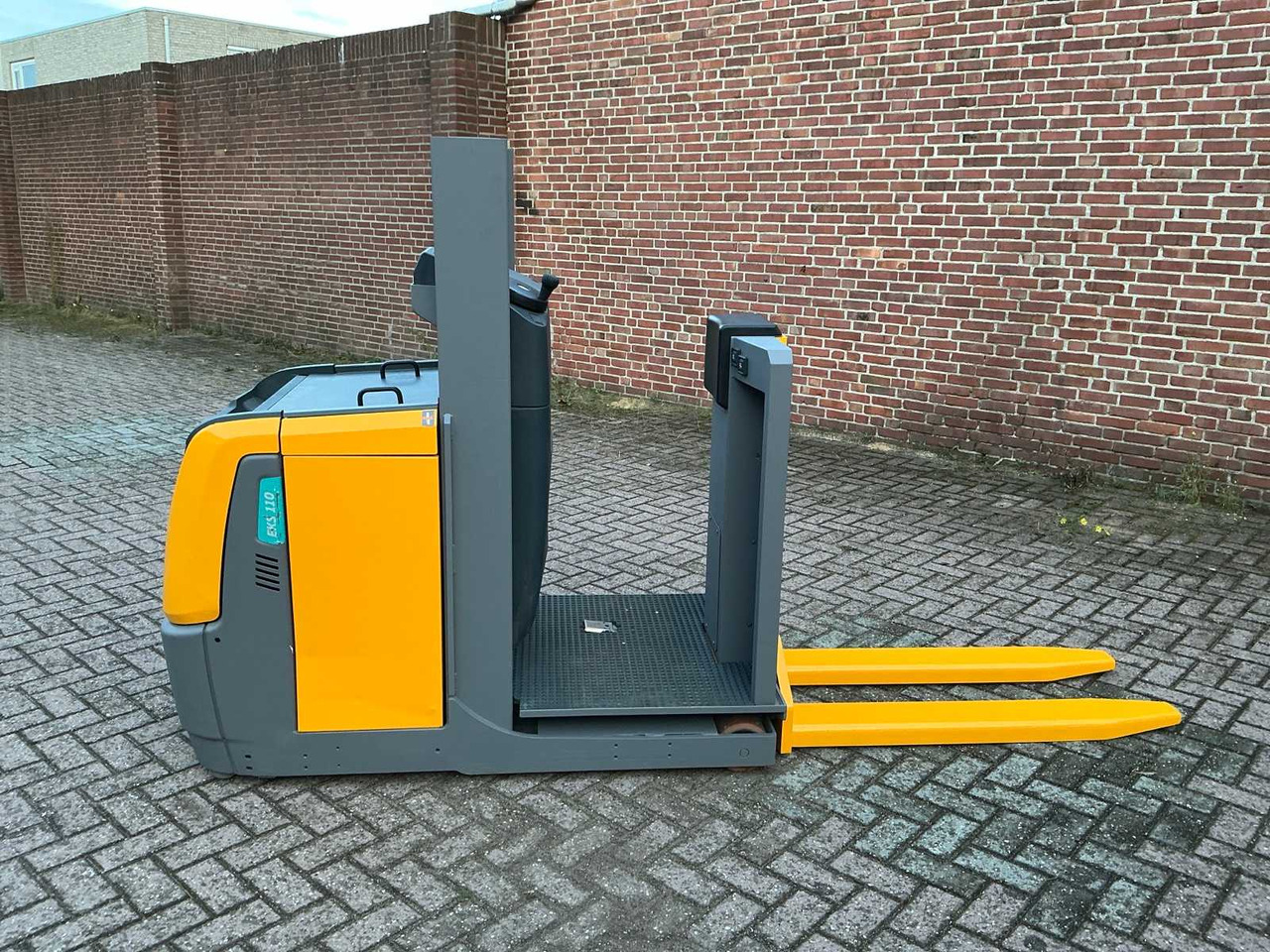 JUNGHEINRICH EKS110 ORDER PICK TRUCK 2019 - Carretilla elevadora: foto 2 JUNGHEINRICH EKS110 ORDER PICK TRUCK 2019 - Carretilla elevadora: foto 2