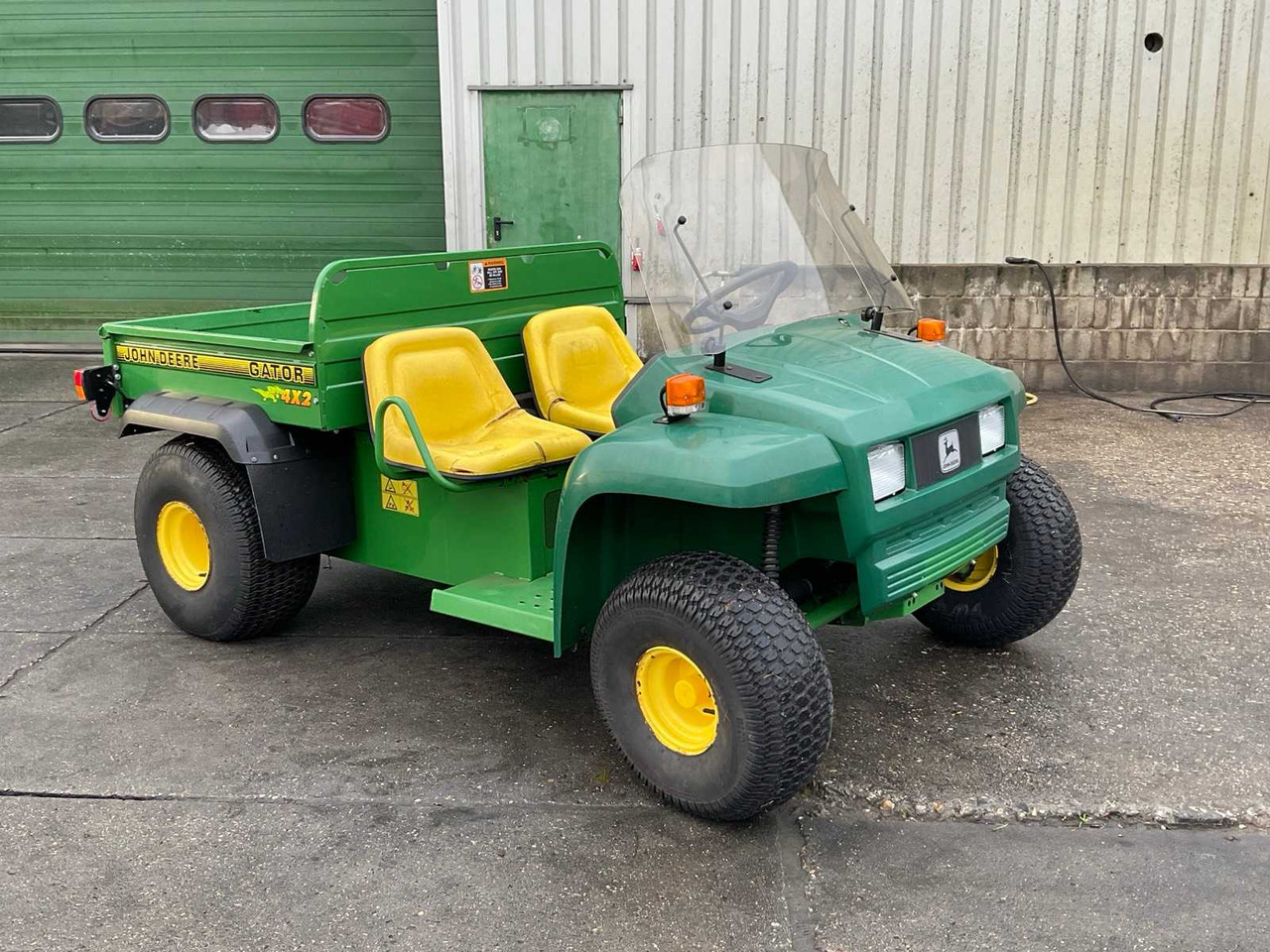 John Deere Gator 4x2 - Tractor municipal: foto 1 John Deere Gator 4x2 - Tractor municipal: foto 1