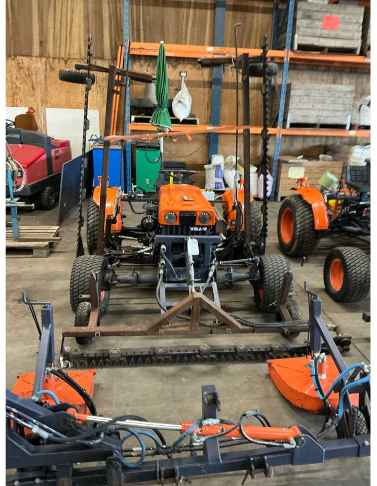 Kubota B7000 4WD - Tractor viñedo/ Frutero: foto 3 Kubota B7000 4WD - Tractor viñedo/ Frutero: foto 3