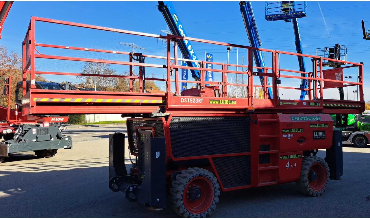 MAGNI - MAGNI DS1523RT - 2021 - AERIAL WORK PLATFORM - SCISSOR LIFT DIESEL APPROX. 15M - 1523RT / SCRISSOR LIFT - Plataforma elevadora: foto 1 MAGNI - MAGNI DS1523RT - 2021 - AERIAL WORK PLATFORM - SCISSOR LIFT DIESEL APPROX. 15M - 1523RT / SCRISSOR LIFT - Plataforma elevadora: foto 1