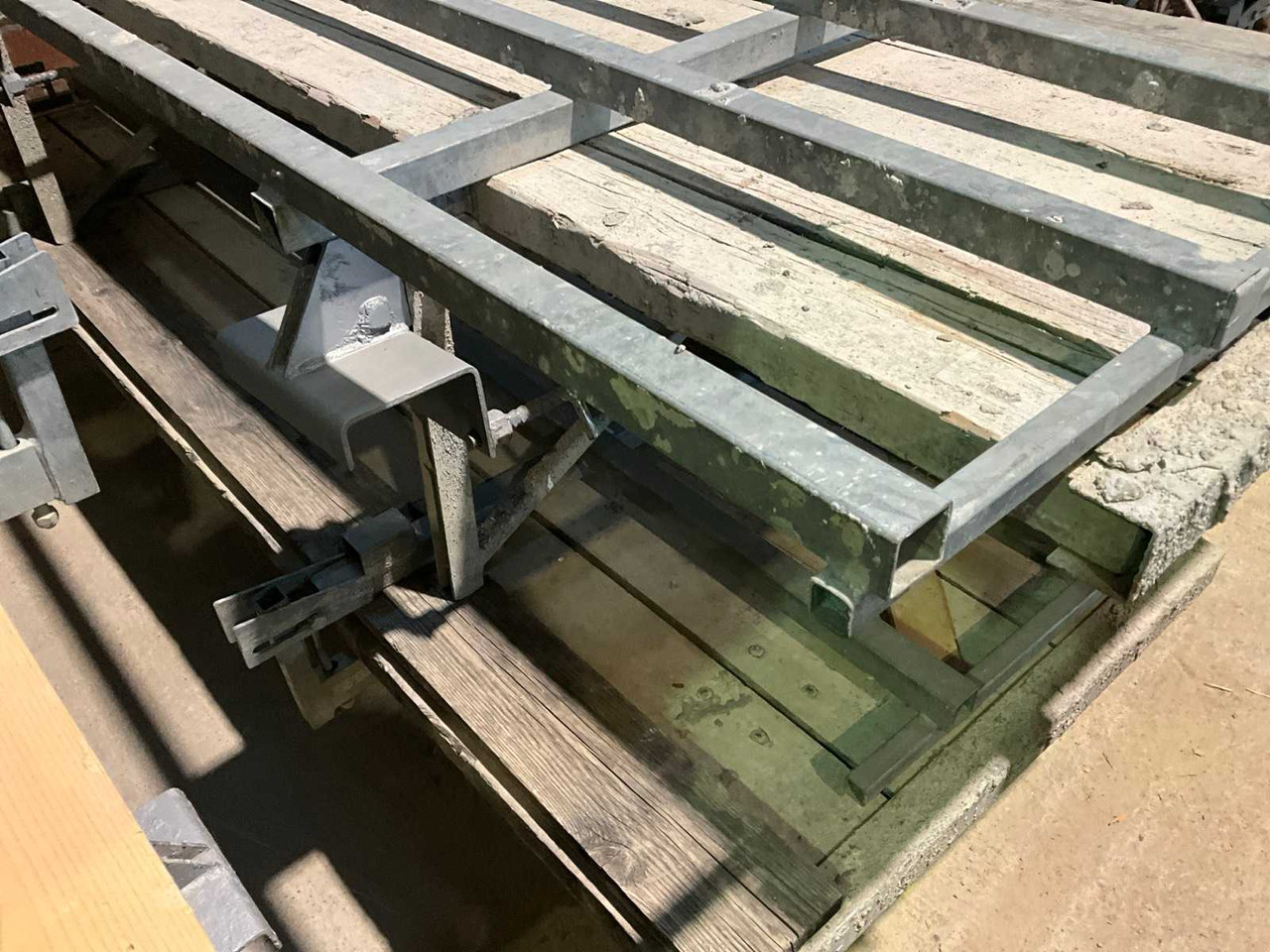 MBT CONCRETING PLATFORM (2X) - Plataforma elevadora: foto 3 MBT CONCRETING PLATFORM (2X) - Plataforma elevadora: foto 3