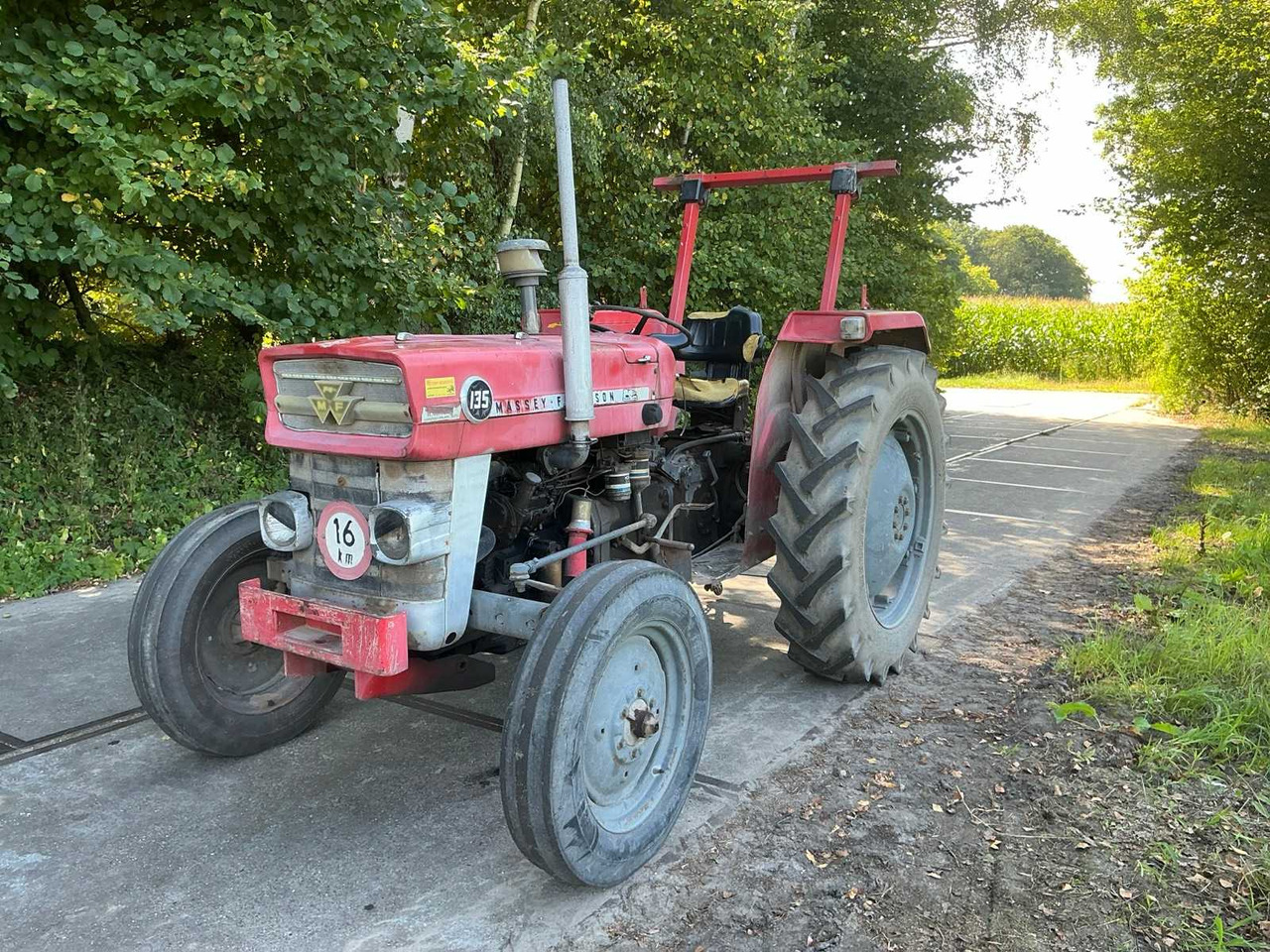 Massey Ferguson 135 - Tractor: foto 1 Massey Ferguson 135 - Tractor: foto 1
