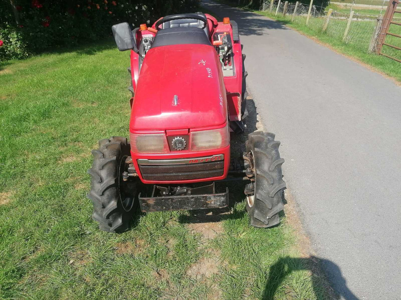 Mitsubishi MT205 - Tractor viñedo/ Frutero: foto 2 Mitsubishi MT205 - Tractor viñedo/ Frutero: foto 2