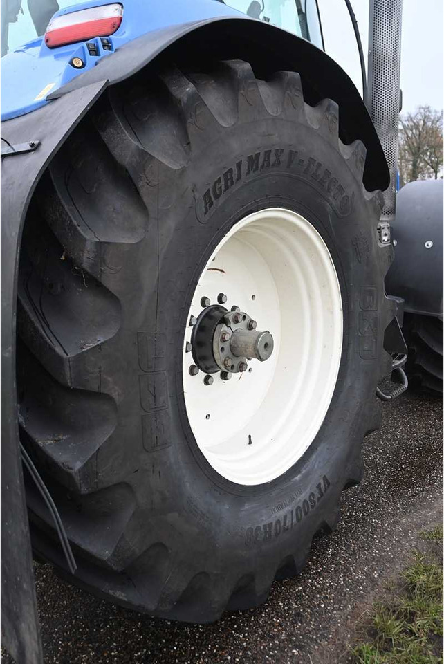 Tractor NEW HOLLAND - 2011 - T7070 - ALL-WHEEL DRIVE FARM TRACTOR: foto 18 Tractor NEW HOLLAND - 2011 - T7070 - ALL-WHEEL DRIVE FARM TRACTOR: foto 18