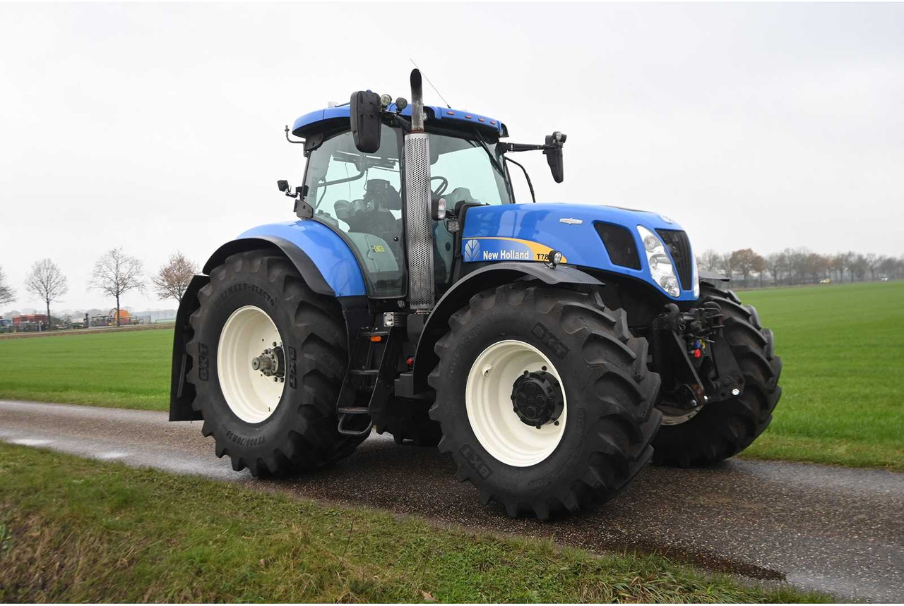 Tractor NEW HOLLAND - 2011 - T7070 - ALL-WHEEL DRIVE FARM TRACTOR: foto 10 Tractor NEW HOLLAND - 2011 - T7070 - ALL-WHEEL DRIVE FARM TRACTOR: foto 10
