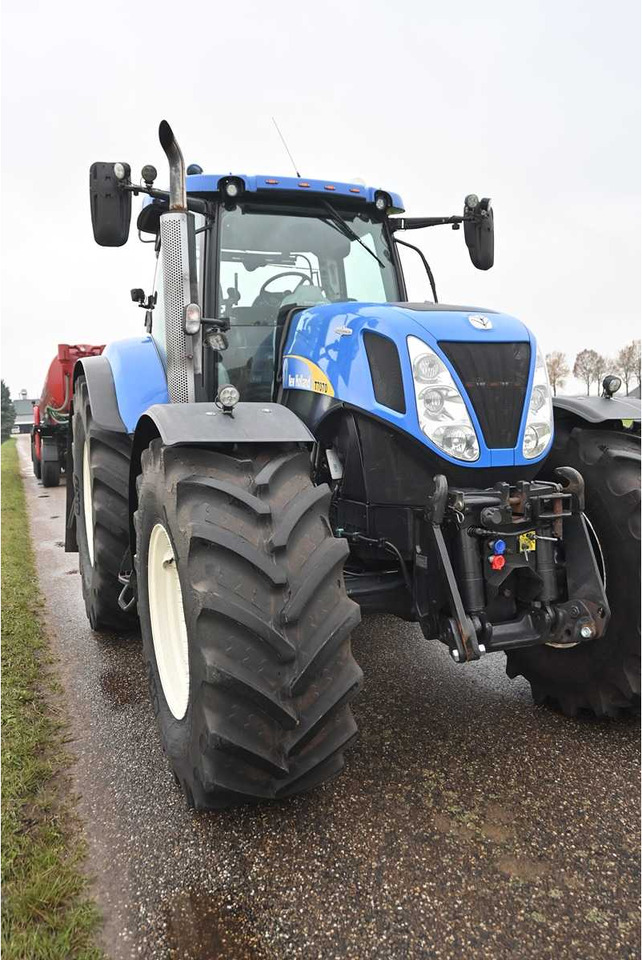 Tractor NEW HOLLAND - 2011 - T7070 - ALL-WHEEL DRIVE FARM TRACTOR: foto 11 Tractor NEW HOLLAND - 2011 - T7070 - ALL-WHEEL DRIVE FARM TRACTOR: foto 11