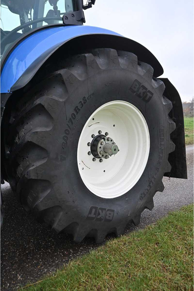 Tractor NEW HOLLAND - 2011 - T7070 - ALL-WHEEL DRIVE FARM TRACTOR: foto 17 Tractor NEW HOLLAND - 2011 - T7070 - ALL-WHEEL DRIVE FARM TRACTOR: foto 17