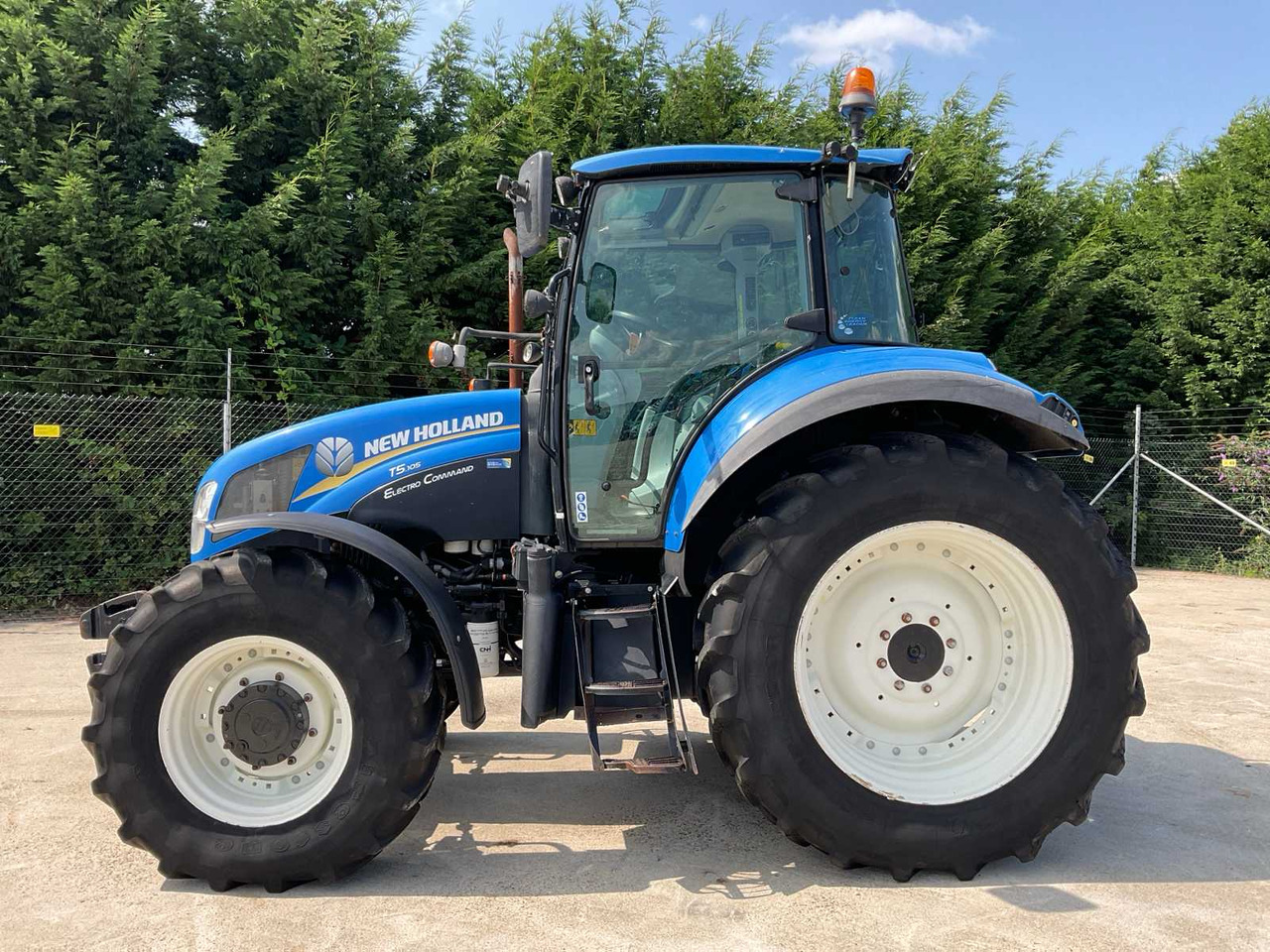 New Holland T5.105 - Tractor: foto 2 New Holland T5.105 - Tractor: foto 2