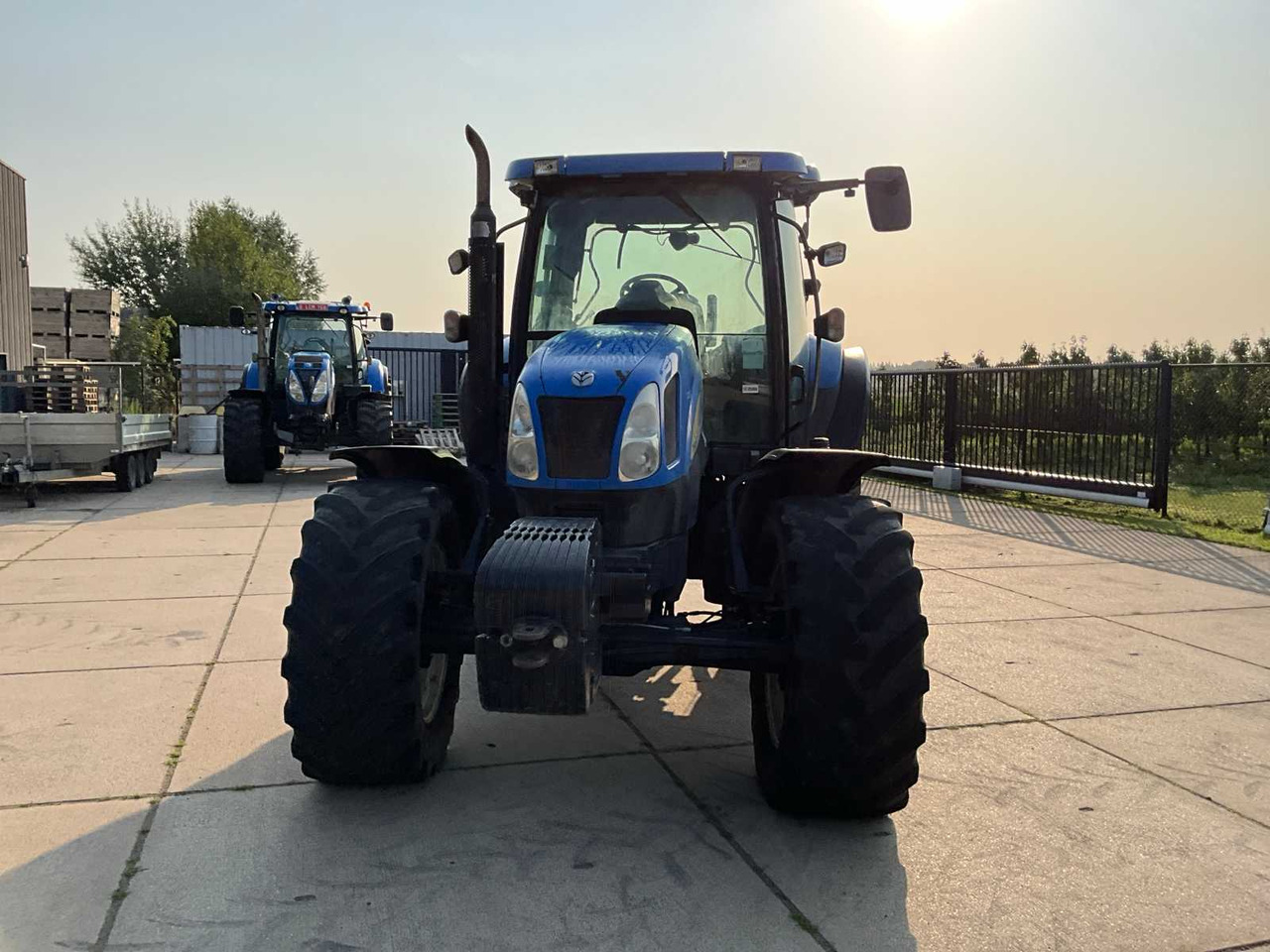 New Holland T6030 - Tractor: foto 2 New Holland T6030 - Tractor: foto 2