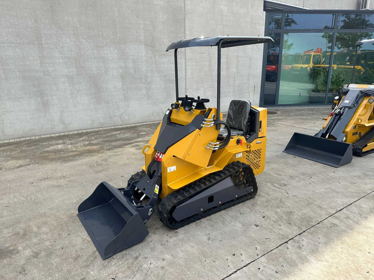Newrick SI360 - Minicargadora: foto 1 Newrick SI360 - Minicargadora: foto 1
