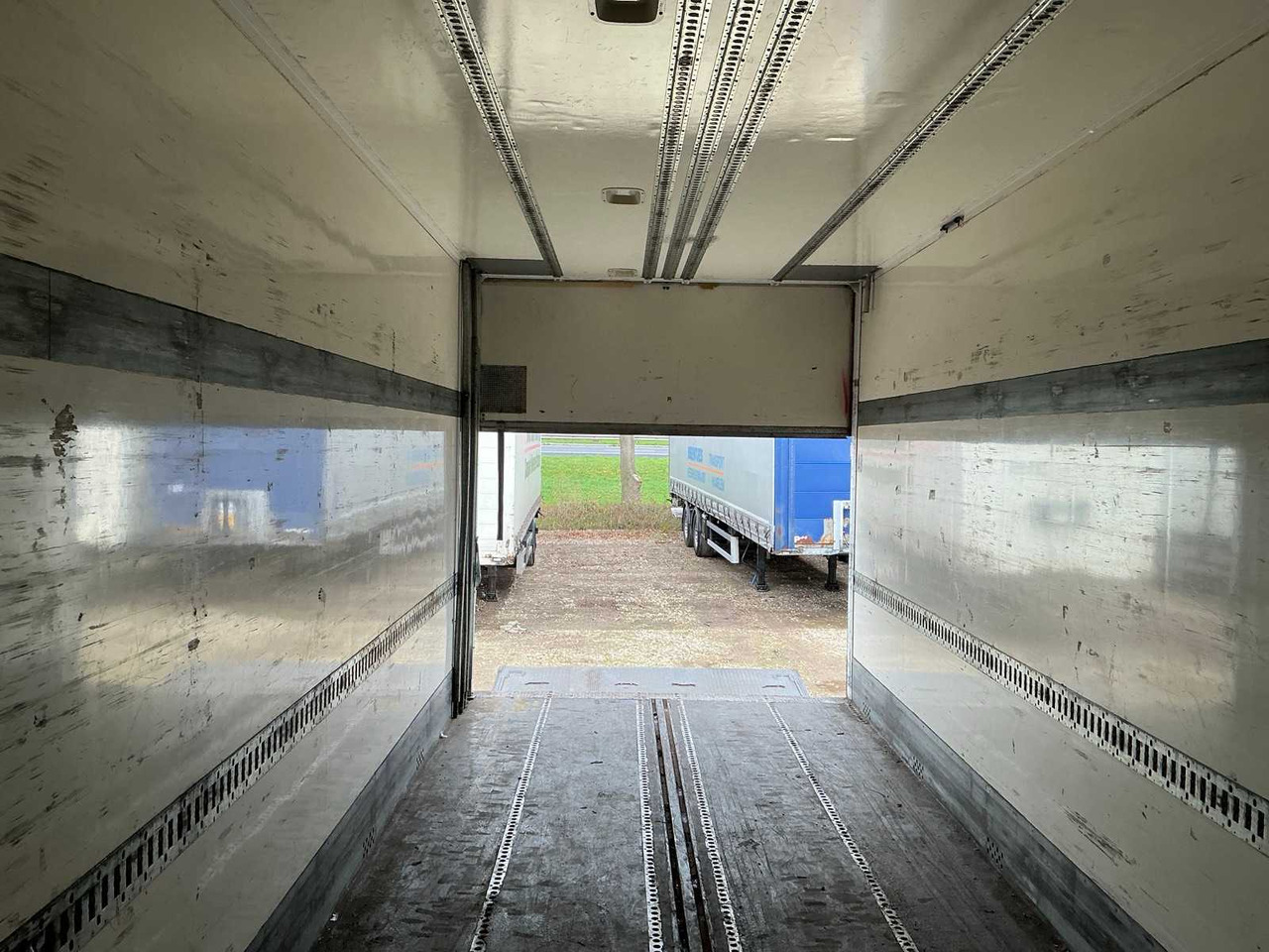 Remolque 2007 DRACO AXS220 CONDITIONED DRAWSTRING TRAILER: foto 17 Remolque 2007 DRACO AXS220 CONDITIONED DRAWSTRING TRAILER: foto 17