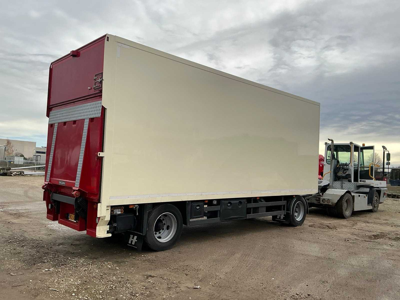 Remolque 2007 DRACO AXS220 CONDITIONED DRAWSTRING TRAILER: foto 6 Remolque 2007 DRACO AXS220 CONDITIONED DRAWSTRING TRAILER: foto 6