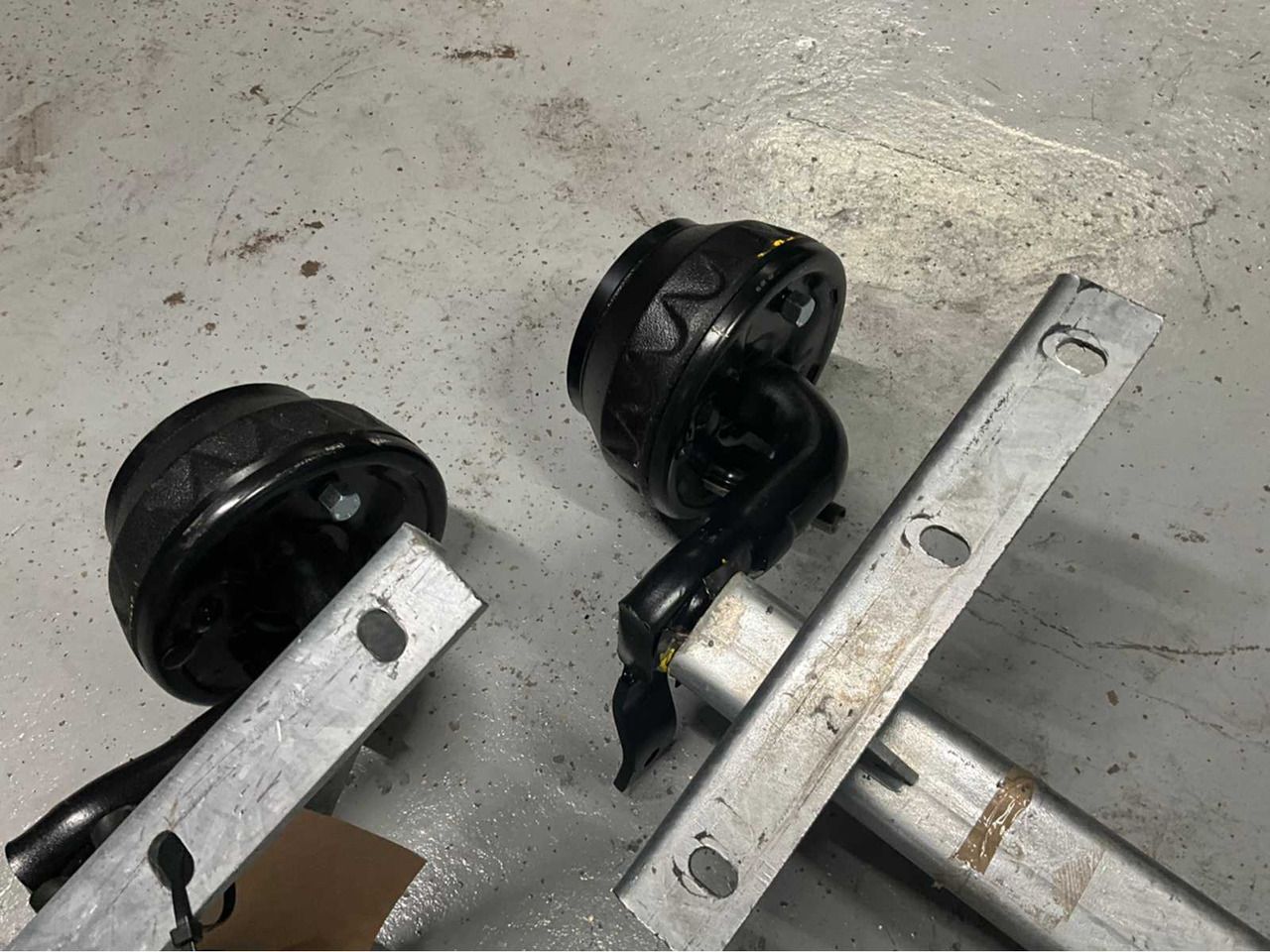 KNOTT BRAKED AXLE SET - Remolque: foto 5 KNOTT BRAKED AXLE SET - Remolque: foto 5