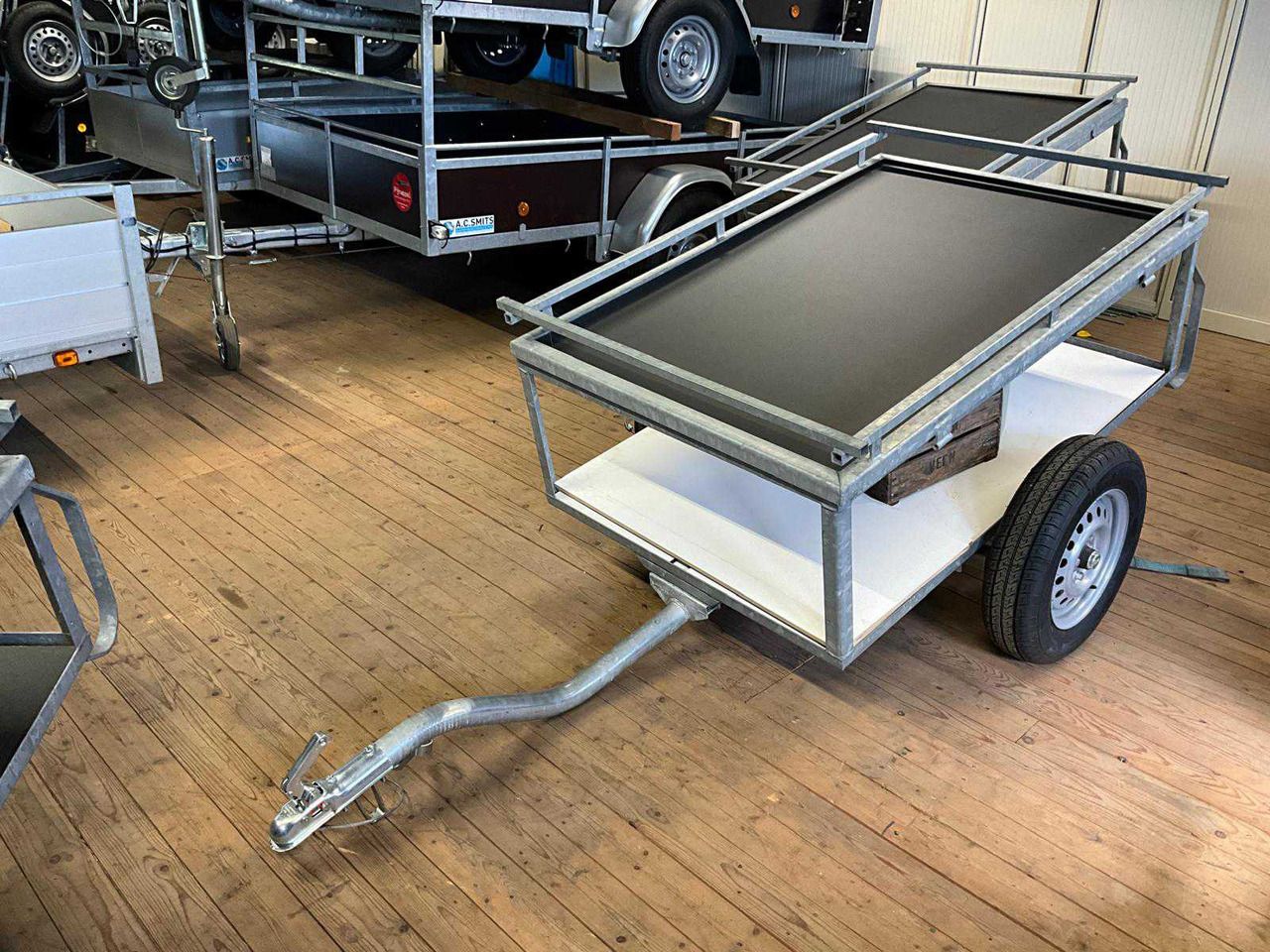 PINE CONE BAGGAGE TROLLEY - Remolque: foto 1 PINE CONE BAGGAGE TROLLEY - Remolque: foto 1