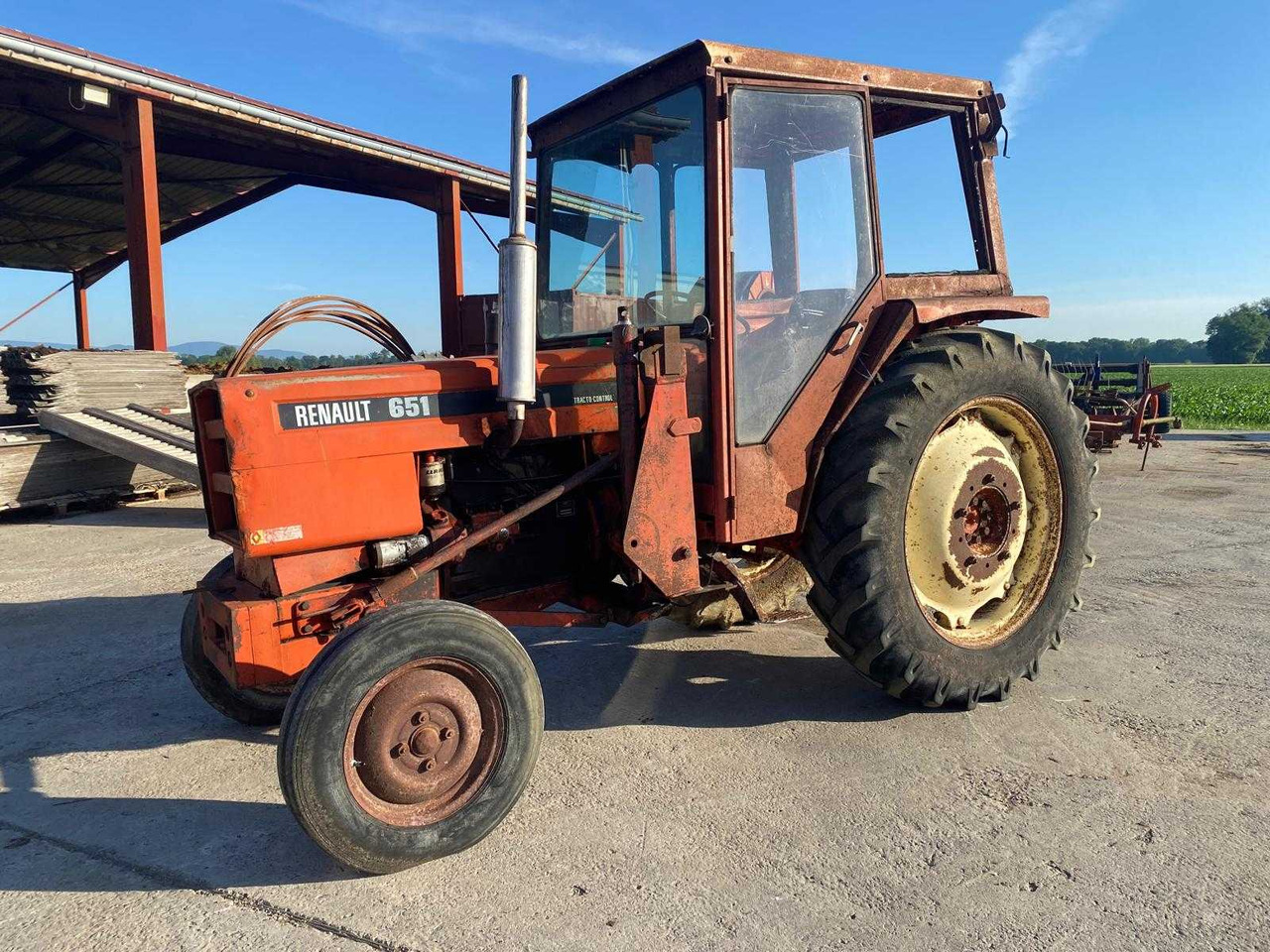 Renault 651 - Tractor municipal: foto 1 Renault 651 - Tractor municipal: foto 1