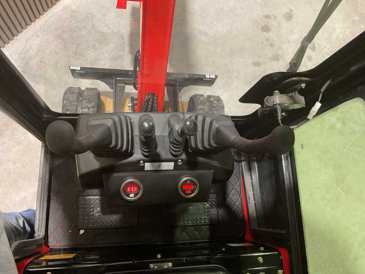 Miniexcavadora Rhino-Cross R319: foto 14
