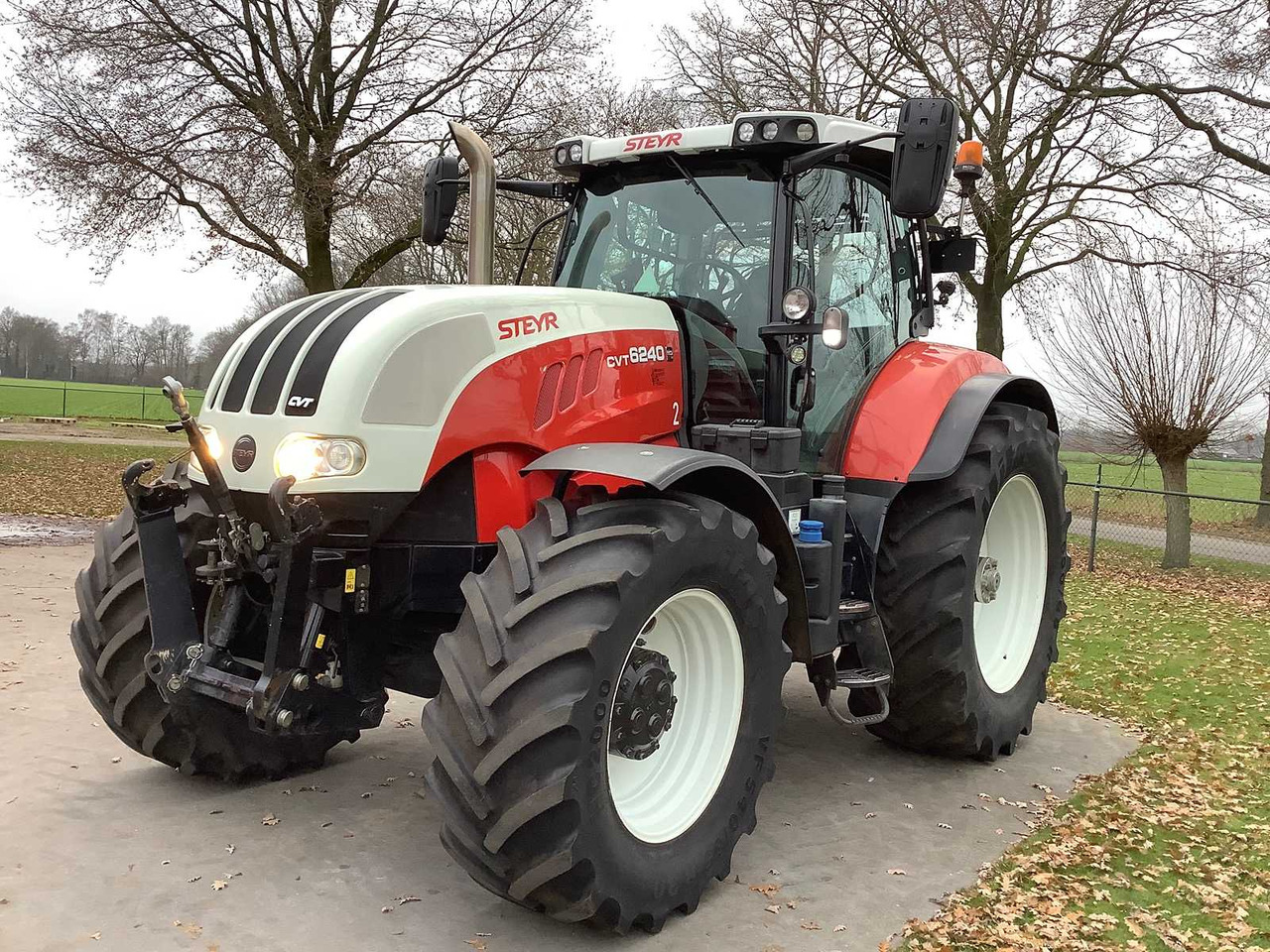 STEYR - 2016 - CVT 6240 - ALL-WHEEL DRIVE FARM TRACTOR - Tractor: foto 1 STEYR - 2016 - CVT 6240 - ALL-WHEEL DRIVE FARM TRACTOR - Tractor: foto 1