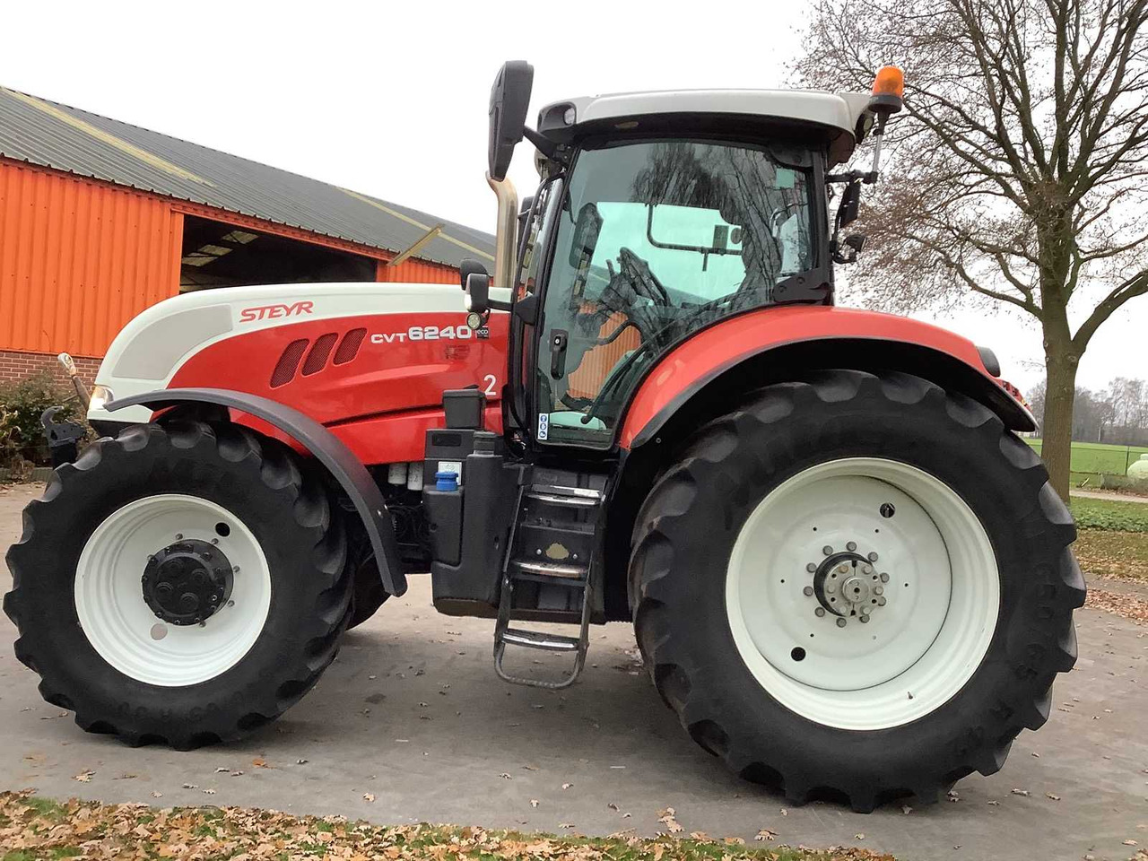 STEYR - 2016 - CVT 6240 - ALL-WHEEL DRIVE FARM TRACTOR - Tractor: foto 5 STEYR - 2016 - CVT 6240 - ALL-WHEEL DRIVE FARM TRACTOR - Tractor: foto 5