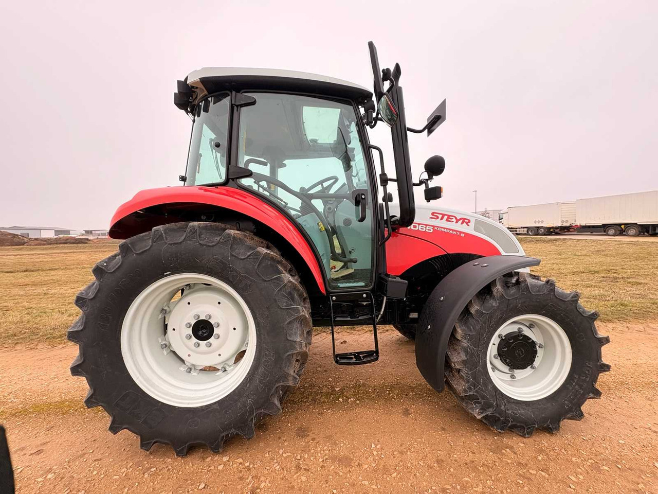 STEYR 4065 S - COMPACT ALL-WHEEL DRIVE TRACTOR (2022) - Tractor: foto 4 STEYR 4065 S - COMPACT ALL-WHEEL DRIVE TRACTOR (2022) - Tractor: foto 4
