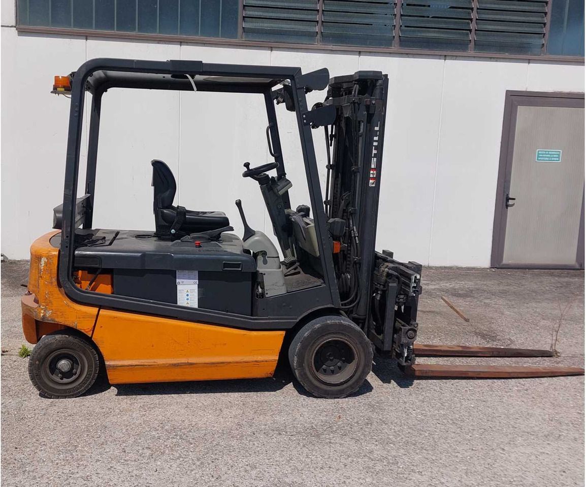 STILL - R60-30 - FORKLIFT TRUCK WITH UNUSED BATTERIES - 2006 - Carretilla elevadora: foto 1 STILL - R60-30 - FORKLIFT TRUCK WITH UNUSED BATTERIES - 2006 - Carretilla elevadora: foto 1