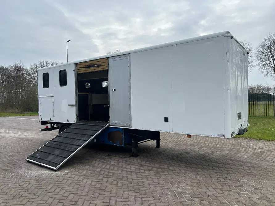 2001 COOPER 6.9 TON HORSE TRAILER BE SEMI-TRAILER - Semirremolque: foto 2 2001 COOPER 6.9 TON HORSE TRAILER BE SEMI-TRAILER - Semirremolque: foto 2