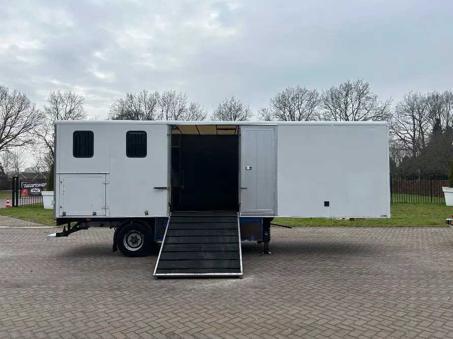 2001 COOPER 6.9 TON HORSE TRAILER BE SEMI-TRAILER - Semirremolque: foto 3 2001 COOPER 6.9 TON HORSE TRAILER BE SEMI-TRAILER - Semirremolque: foto 3