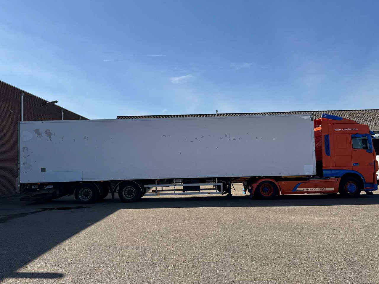 H.T.F. - 2002 - HZP32 - SEMI-TRAILER WITH CLOSED BODY WITH STEERED REAR AXLE, AMA TAIL LIFT 14 METERS OG-13-ZV - Semirremolque: foto 2 H.T.F. - 2002 - HZP32 - SEMI-TRAILER WITH CLOSED BODY WITH STEERED REAR AXLE, AMA TAIL LIFT 14 METERS OG-13-ZV - Semirremolque: foto 2